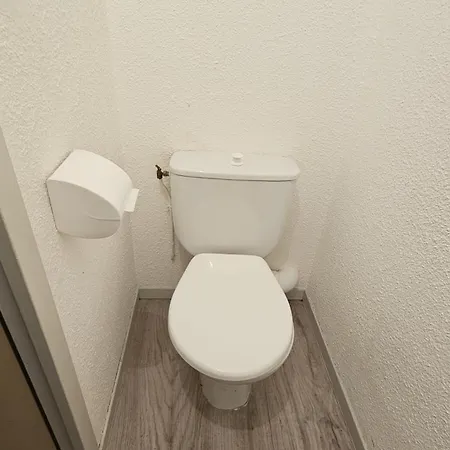 - Inout - 3 Beds Flat J-b3