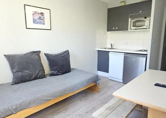 Apartment - Inout - 3 Beds Flat J-b3 *