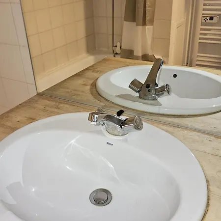 - Inout - 3 Beds Flat J-b3