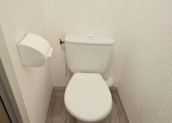 - Inout - 3 Beds Flat J-b3