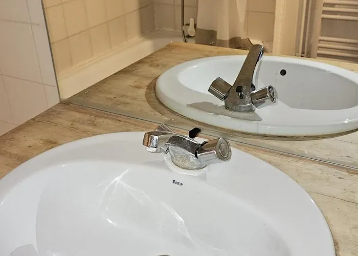 - Inout - 3 Beds Flat J-b3